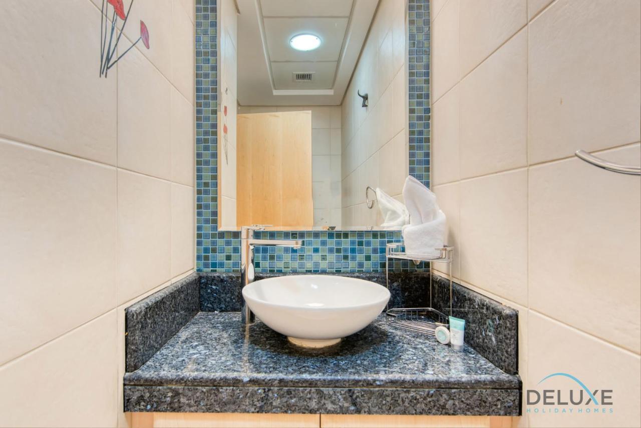 Lively 1 Bedroom At Al Nabat Shoreline 8 Palm Jumeirah By Deluxe Holiday Homes Dubái Exterior foto